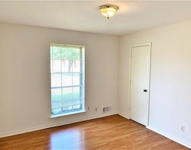 3910 Bucknell Drive - Photo Thumbnail 12