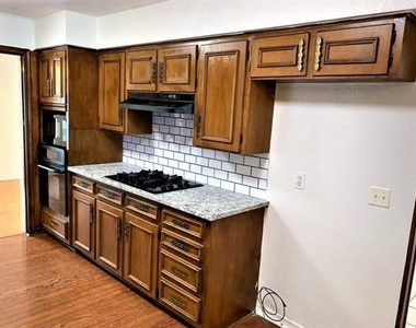 3910 Bucknell Drive - Photo Thumbnail 7