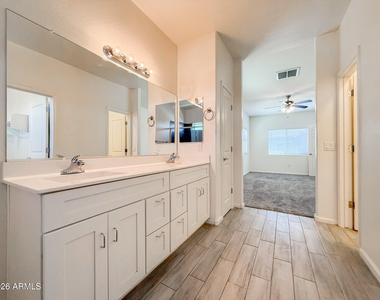 1741 W Pollack Street - Photo Thumbnail 27