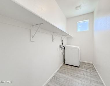 1741 W Pollack Street - Photo Thumbnail 11