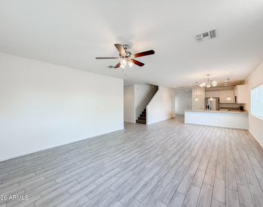1741 W Pollack Street - Photo Thumbnail 3