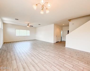 1741 W Pollack Street - Photo Thumbnail 6