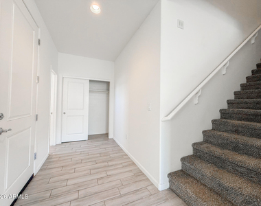 1741 W Pollack Street - Photo Thumbnail 13