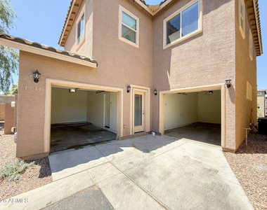 1741 W Pollack Street - Photo Thumbnail 30