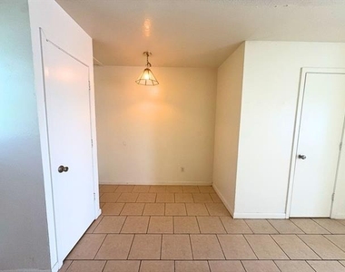 807 W Walnut Street W - Photo Thumbnail 5