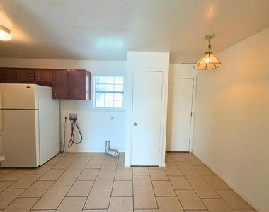807 W Walnut Street W - Photo Thumbnail 6