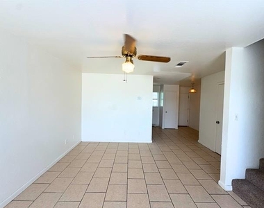 807 W Walnut Street W - Photo Thumbnail 3