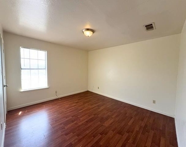 807 W Walnut Street W - Photo Thumbnail 7