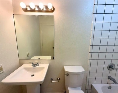 807 W Walnut Street W - Photo Thumbnail 11