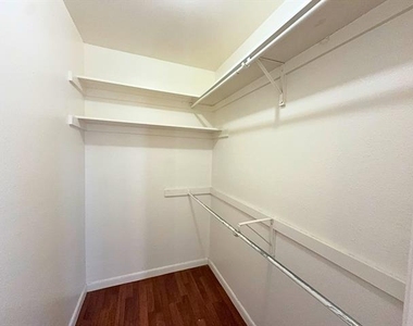 807 W Walnut Street W - Photo Thumbnail 10
