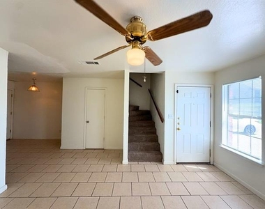 807 W Walnut Street W - Photo Thumbnail 2