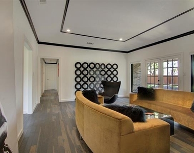 1609 Nevada Drive - Photo Thumbnail 5