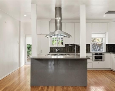 825 Thomasson Drive - Photo Thumbnail 12