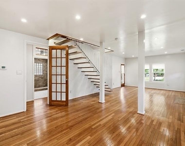 825 Thomasson Drive - Photo Thumbnail 8