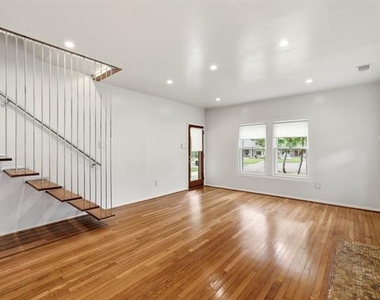 825 Thomasson Drive - Photo Thumbnail 4