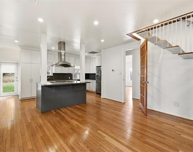 825 Thomasson Drive - Photo Thumbnail 7