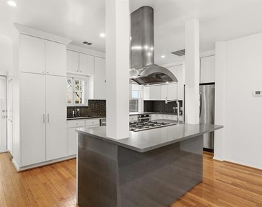 825 Thomasson Drive - Photo Thumbnail 9