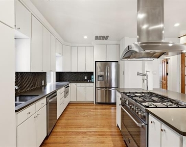 825 Thomasson Drive - Photo Thumbnail 10