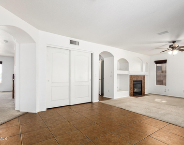 4629 E Augusta Avenue - Photo Thumbnail 16