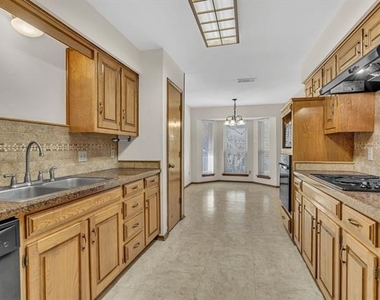 1009 Kings Canyon Court - Photo Thumbnail 10