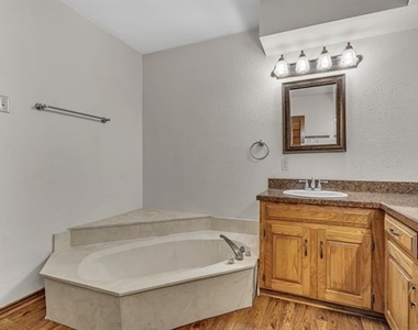 1009 Kings Canyon Court - Photo Thumbnail 16