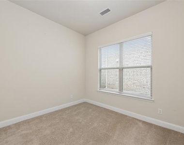 3618 Clara Drive - Photo Thumbnail 6