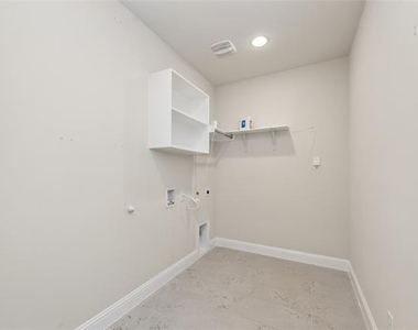 3618 Clara Drive - Photo Thumbnail 4