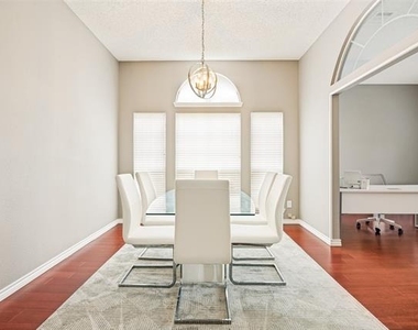 7013 Lo Chalmers Lane - Photo Thumbnail 2