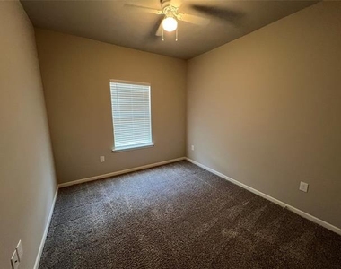 2709 Ginger Court - Photo Thumbnail 5