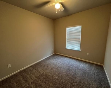 2709 Ginger Court - Photo Thumbnail 3