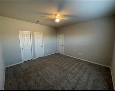 2709 Ginger Court - Photo Thumbnail 6