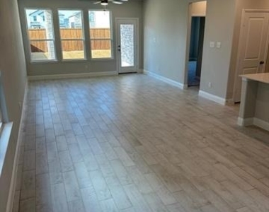 913 Amenduni Lane - Photo Thumbnail 11