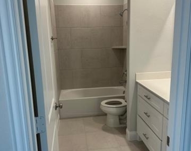 913 Amenduni Lane - Photo Thumbnail 14