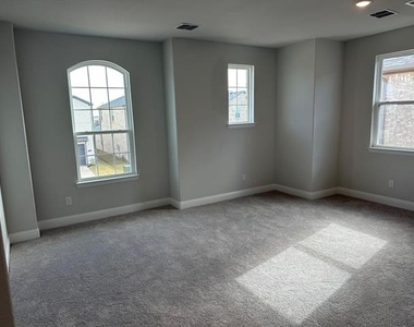 913 Amenduni Lane - Photo Thumbnail 15