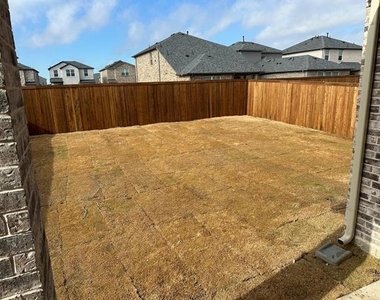 913 Amenduni Lane - Photo Thumbnail 18
