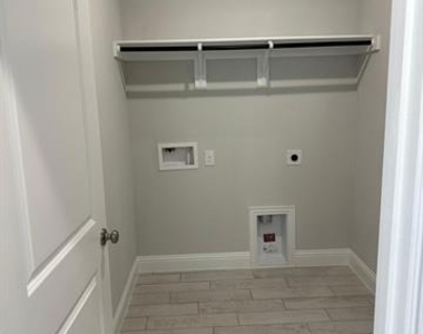 913 Amenduni Lane - Photo Thumbnail 7