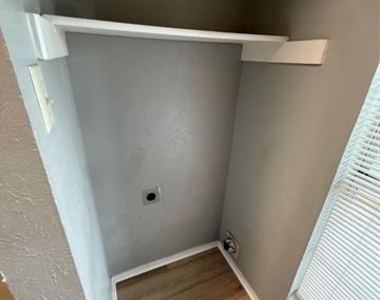 701 Lee Street - Photo Thumbnail 10