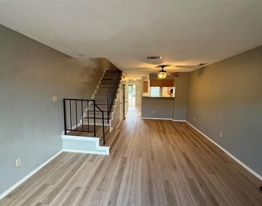701 Lee Street - Photo Thumbnail 15