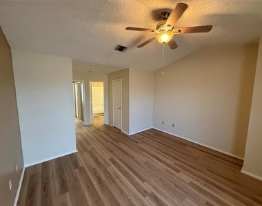 701 Lee Street - Photo Thumbnail 3