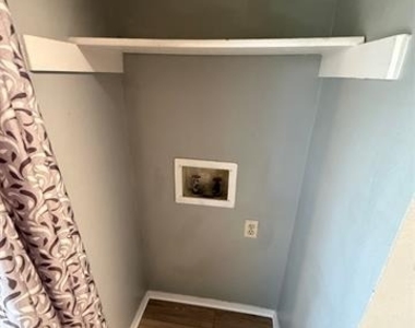 701 Lee Street - Photo Thumbnail 11