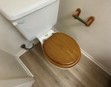 701 Lee Street - Photo Thumbnail 12