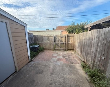 701 Lee Street - Photo Thumbnail 16