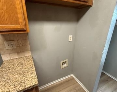 701 Lee Street - Photo Thumbnail 9