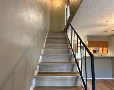 701 Lee Street - Photo Thumbnail 17