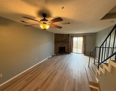 701 Lee Street - Photo Thumbnail 2