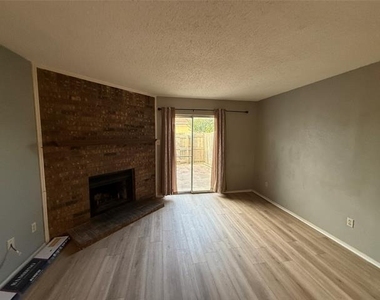 701 Lee Street - Photo Thumbnail 14