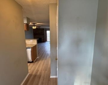 701 Lee Street - Photo Thumbnail 5