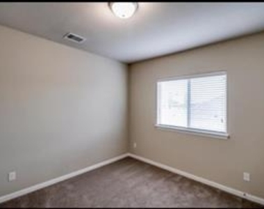 5612 Amphora Avenue - Photo Thumbnail 12