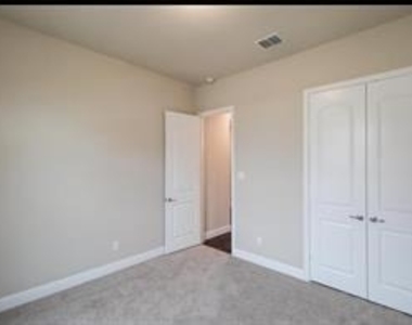 5612 Amphora Avenue - Photo Thumbnail 19