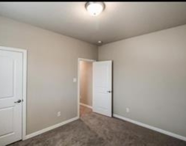 5612 Amphora Avenue - Photo Thumbnail 13